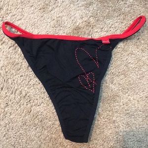 “Elle” black/red thong